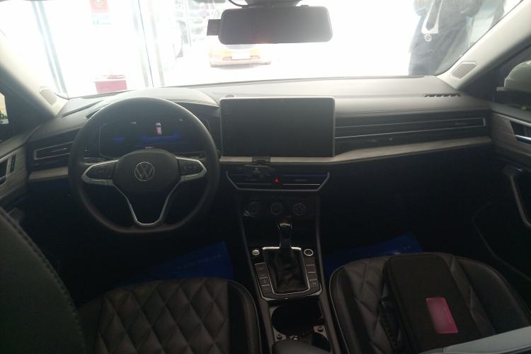 Used Volkswagen Sagitar 2023 300TSI DSG Excellence Edition Center Console