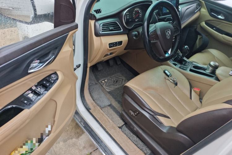 Used Baojun 730 2017 1.5T Manual Prestige Version 7 Seats
