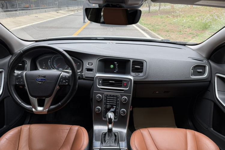 Used Volvo V60 2015 T5 Zhiya Edition Interior 2