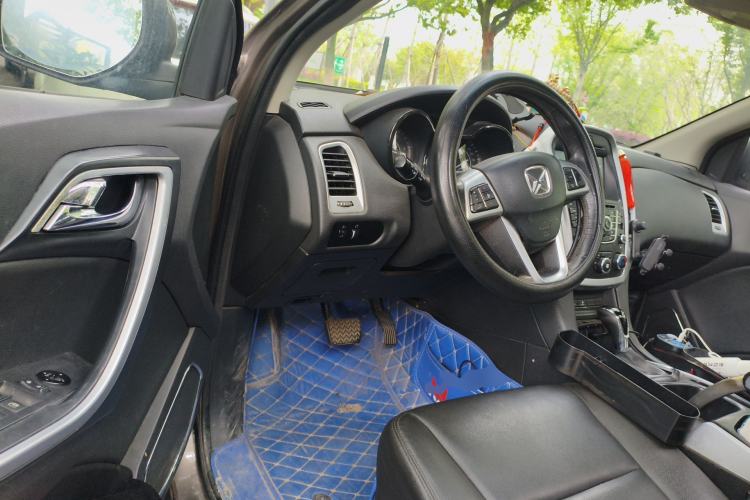 Used JMC Yusheng S350 2014 2.4T Automatic 2WD Diesel Luxury Version with Sunroof 5 Seats Driver Seat