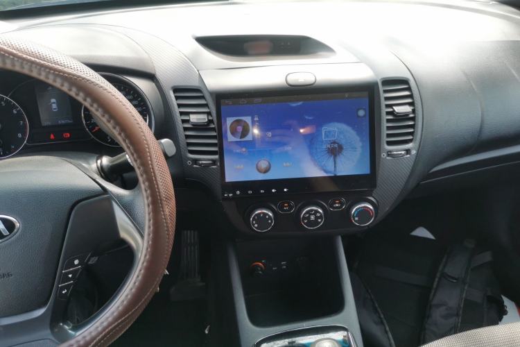 Used Kia K3 2016 1.6L Manual GL Center Console