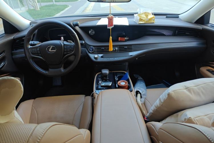 Used Lexus LS 2020 500h Excellence Edition China VI standard Center Console