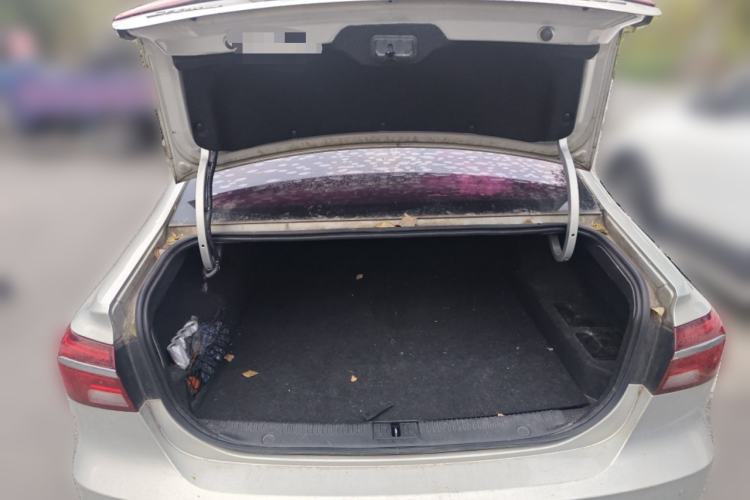 Used Roewe i6 New Energy 2017 45T Hybrid Connect & Smart Enjoyment Edition Trunk