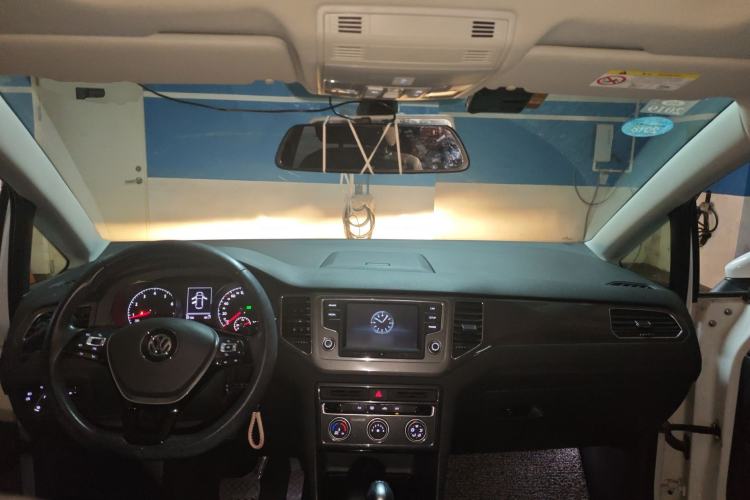 Used Volkswagen Golf Sportsvan 2016 230TSI Automatic Trend Edition Center Console