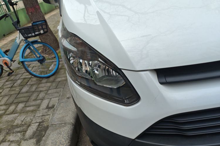 Used Ford Transit 2017 2.0T Diesel Multi-Function Commercial Vehicle Mid-Drive Mid-Roof China V Standard Right Front Headlight