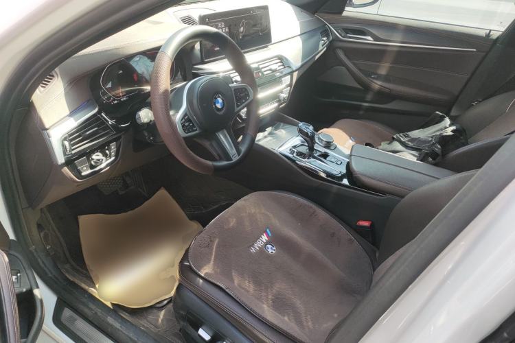 Used BMW 5 Series 2021 Facelifted 530Li Leading Edition M Sport Package Left Front Seat