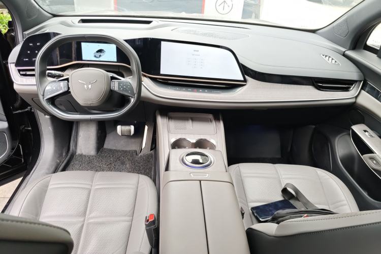 Used Hongqi Tiangong 08 2025 680 All-Wheel Drive Smart Selection Edition Center Console