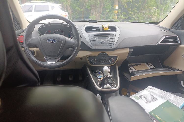 Used Ford Escort 2015 1.5L Manual Comfort Model Center Console