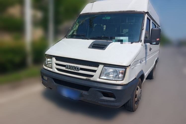 Used Iveco Daily 2017 2.5T A35 Low-Roof 5-7 Seater Passenger Van 47Z5 Guazi used car, China used car export, Used car for sale, Used  cars, Cheapest cars for sale