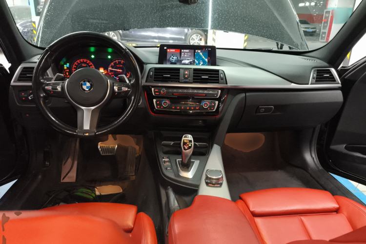 Used BMW 3 Series 2018 330i M Sport Night Edition Center Console