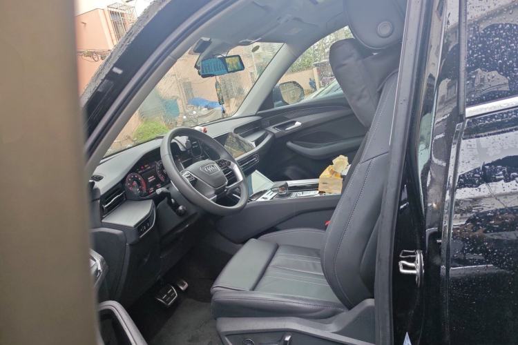 Used Audi Q6 2025 40 TFSI quattro Commemorative Edition Yulin Package 7 Seats Left Front Seat