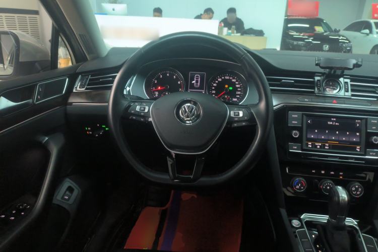 Used Volkswagen Magotan 2019 330TSI DSG Leading Model China VI Standard Steering Wheel