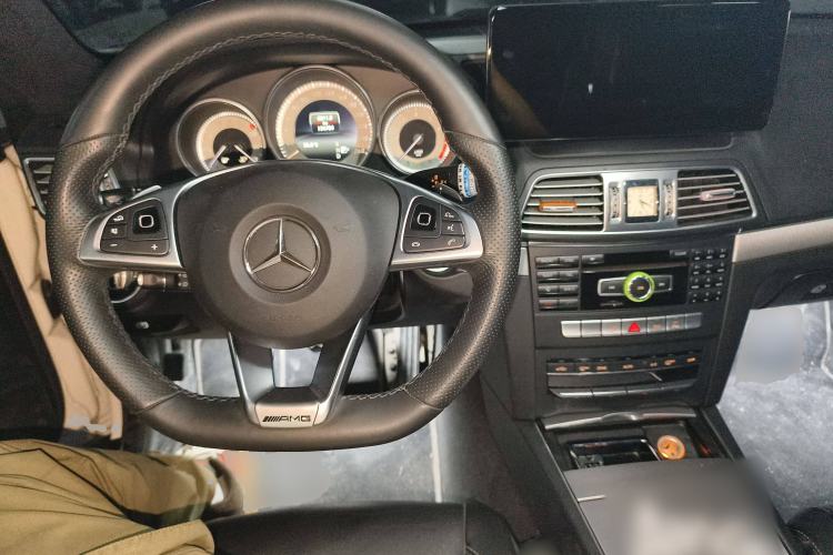 Used Mercedes-Benz E-Class 2014 E 260 Coupe Center Console