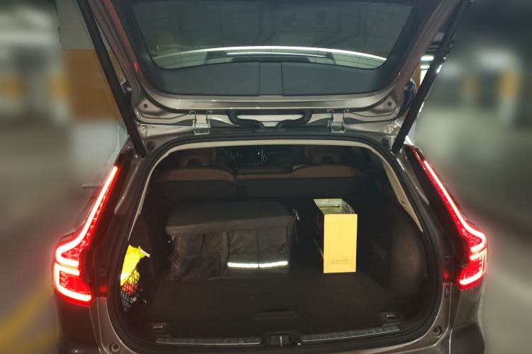 Used Volvo V60 2020 T5 Zhiyuan Luxury Edition Trunk