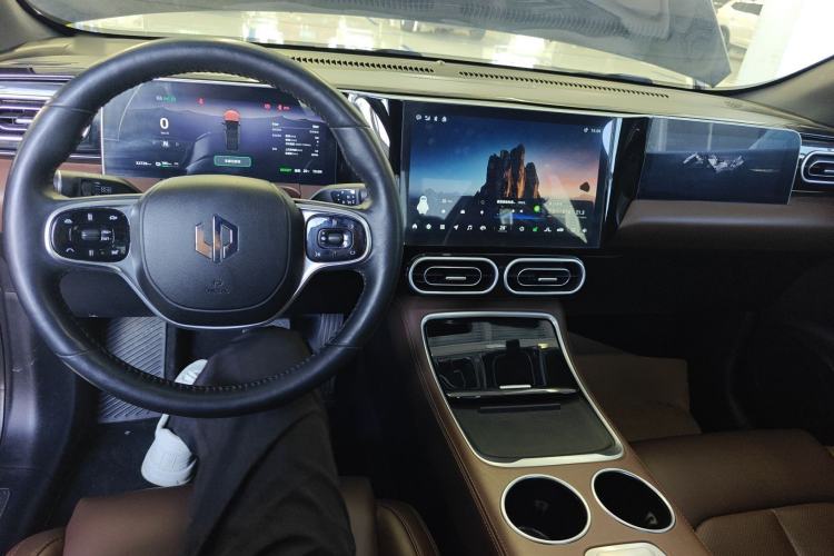 Used Leapmotor C01 2023 525 Comfort Edition Center Console