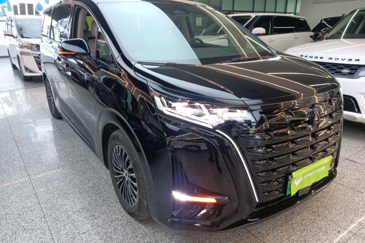 Used Denza D9 2022 DM-i 970 Four-Wheel Drive Flagship Model
