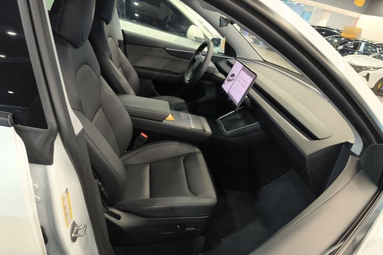 Used Tesla Model Y 2025 Rear-Wheel-Drive Version
