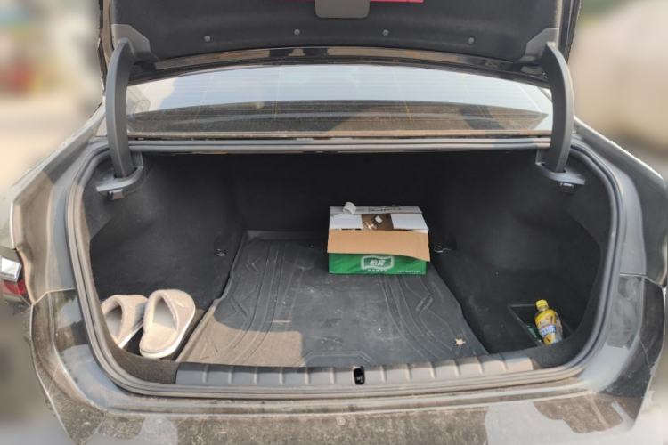 Used BMW 7 Series 2023 735Li M Sport Package Trunk