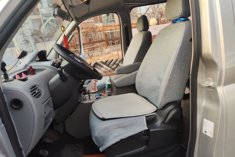 Used SAIC MAXUS Xintu V80 2019 2.5T Classic Model 6-Speed Manual Commercial Van with Short Wheelbase and Low Roof 9-Seater