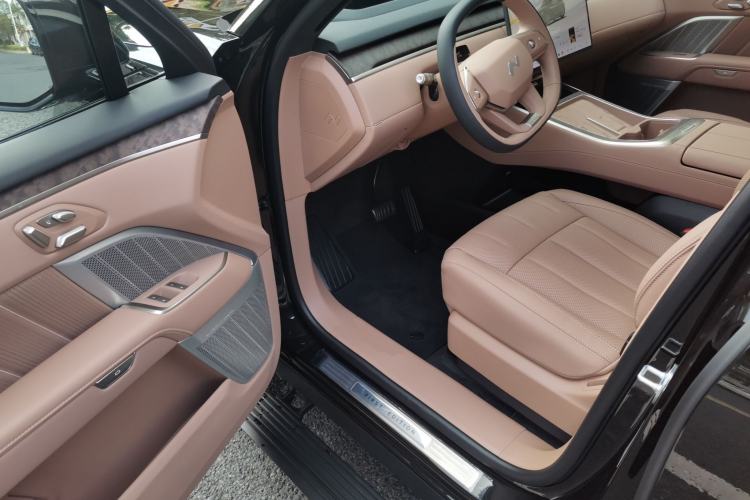 Used ONVO Luxeed L90 2025 Model—Max Six-Seater Version
