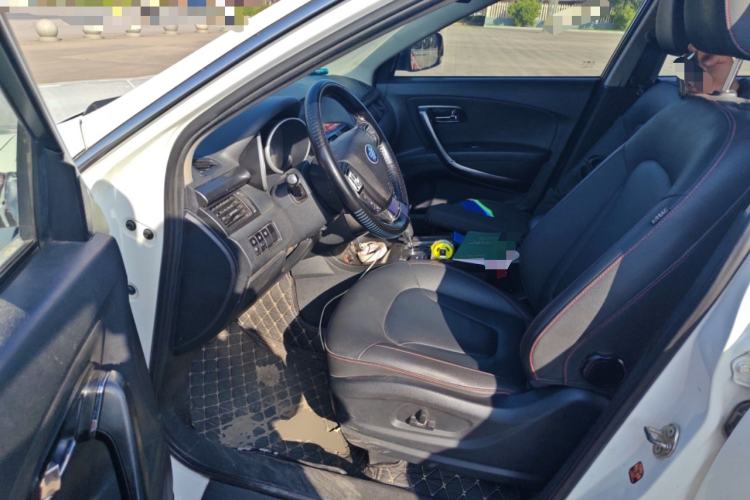 Used Bestune X80 2015 2.0L automatic luxury version
