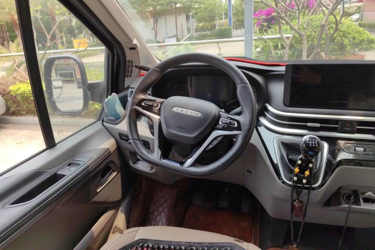 Used Iveco Fidato 2023 C30 Passenger Van 2.0T 93kW Manual Transmission Xingtu Edition Low Roof