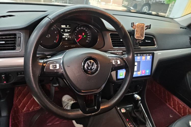 Used Volkswagen Lavida 2017 1.6L Automatic Comfort Edition Center Console