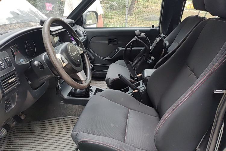 Used Isuzu Pickup 2009 2.8T Two-Wheel-Drive Base Pickup Truck with 4JB1-TCT Engine
