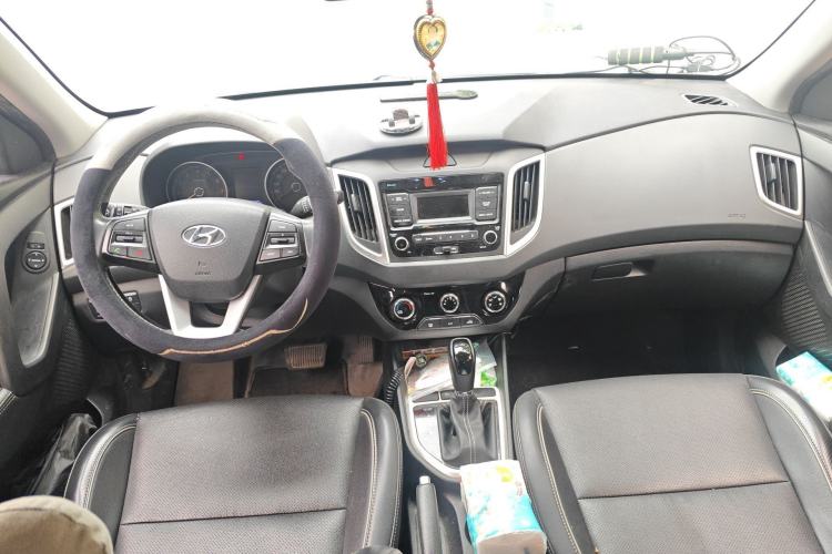 Used Hyundai ix25 2017 1.6L Automatic Smart Version Center Console