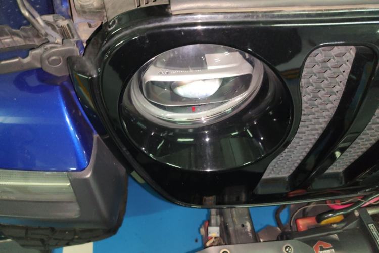 Used Jeep Wrangler 2018 2.0T Sahara Four-Door Edition Right Front Headlight