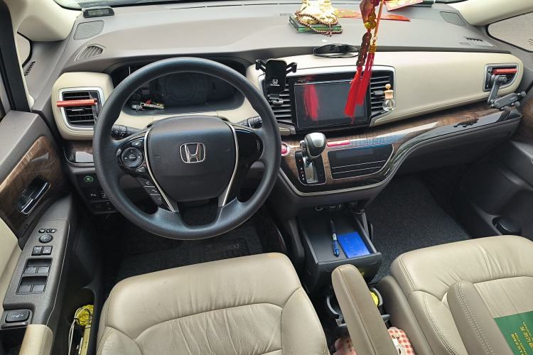 Used Honda Odyssey 2015 Revised 2.4L Luxury Edition Center Console