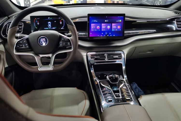 Used BYD Qin PLUS 2023 Champion Edition EV 420KM Superior Model Center Console