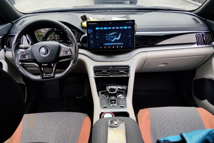 Used BYD Song PLUS New Energy 2021 DM-i 110KM Flagship Model Center Console