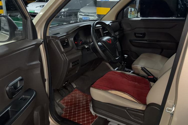 Used Wuling Hongguang V 2022 1.5L Jingqu Version Hydraulic Power Steering LAR Driver Seat