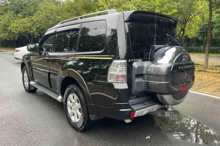 Used Mitsubishi Pajero 2015 3.0L Automatic Elite Edition China V Standard
