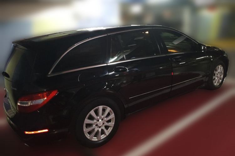 Used Mercedes-Benz R-Class 2015 R 320 4MATIC Luxury Model Rear Right 45 Deg