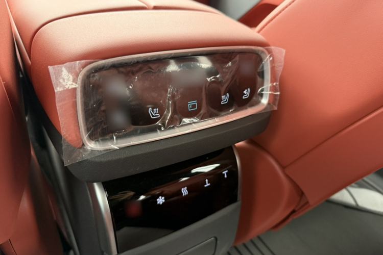 Used Dongfeng eπ eπ008 2024 636Max All-Electric Version 6 Seats
