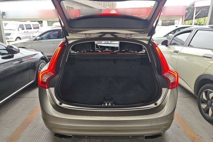 Used Volvo V60 2015 T5 Zhiya Edition Trunk