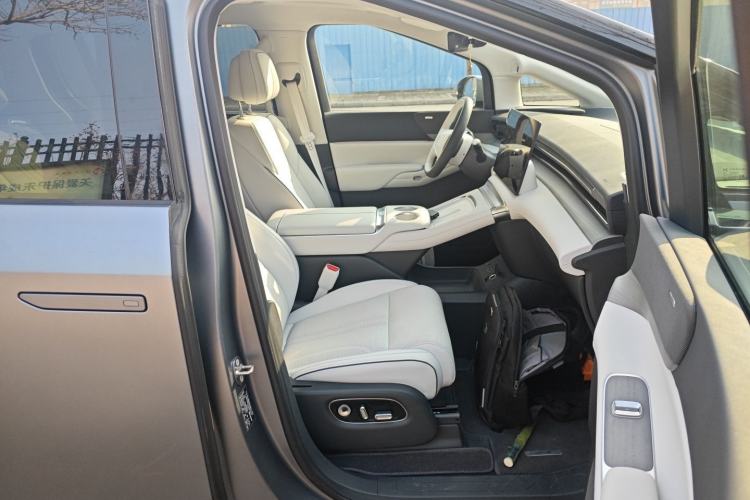 Used XPeng X9 2025 740 Ultra-Long Range Max
