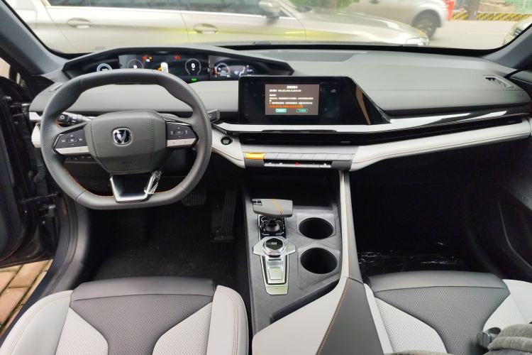 Used Changan UNI-V iDD 2024 Blue Whale Smart Electric iDD 136km Luxury Model
