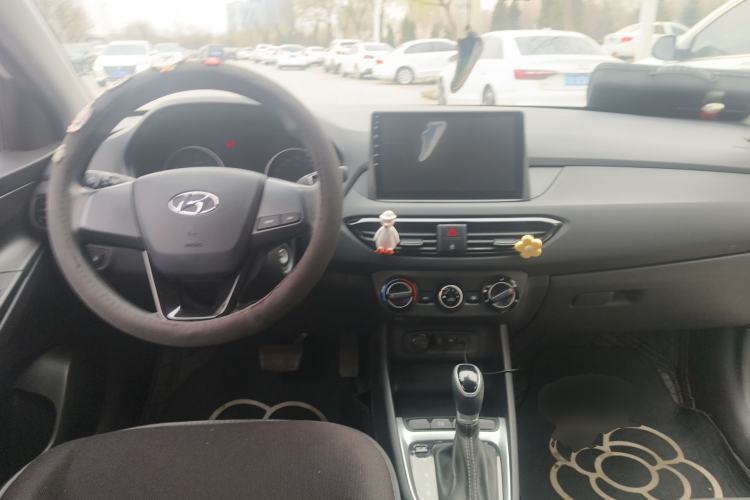 Used Hyundai Celesta 2020 1.6L Automatic GL Enjoyable Edition Center Console