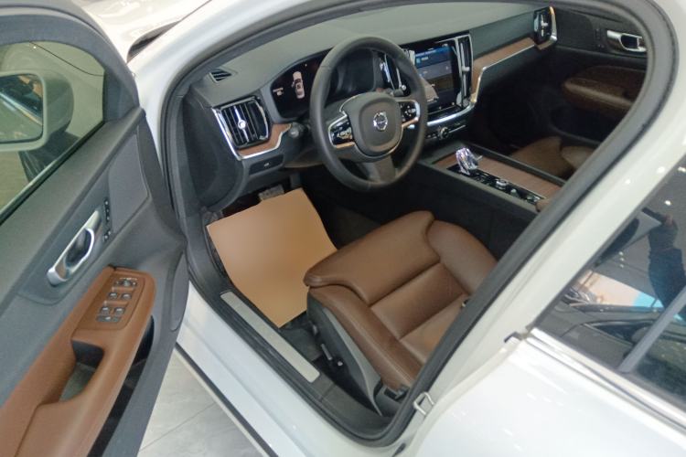 Used Volvo S60 2024 B4 Zhiyuan Luxury Edition
