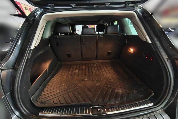 Used Volkswagen Touareg 2011 3.0 TSI High-End Version Trunk