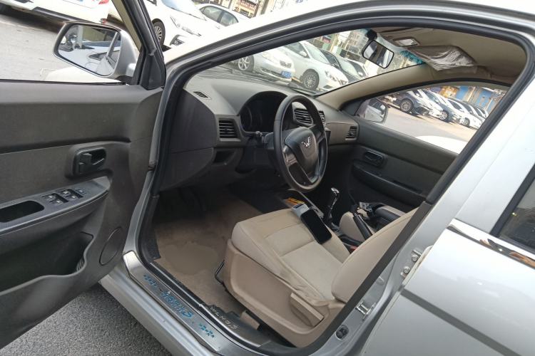 Used Wuling Hongguang 2015 1.5L S Basic Version China V Standard Driver Seat