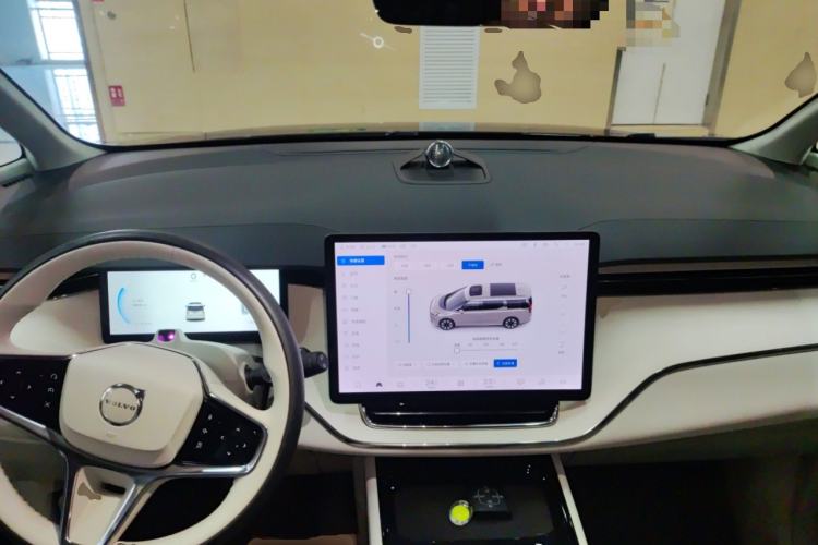 Used Volvo EM90 2025 Ultra Six-Seater
