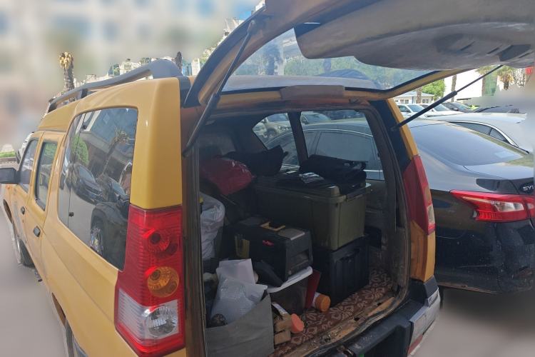 Used Nissan ZN Van 2013 2.4L Two-Wheel Drive Standard Model with 5 Seats
