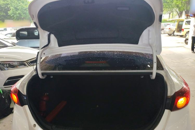 Used Mazda 3 Axela 2017 Sedan 1.5L Automatic Comfort Model Emission Standard China V
