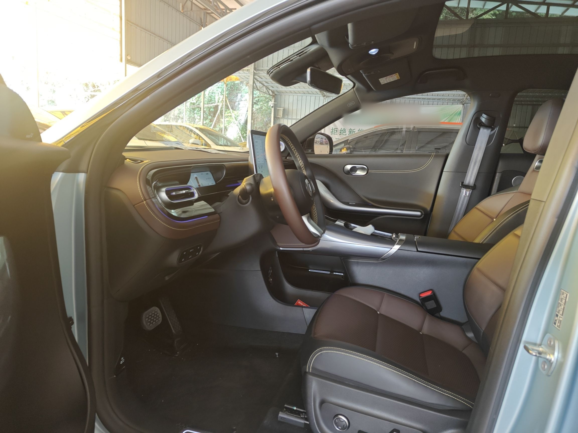 المقاعد الأمامية داخل السيارة