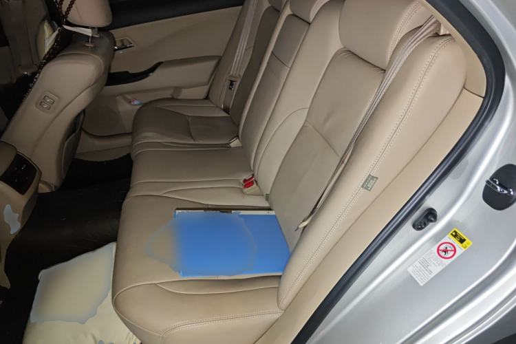 Used Toyota Crown 2011 2.5L Royal Special Edition with Leather and Sunroof Left Rear Seat