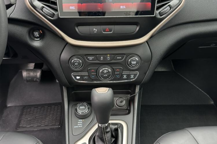 Used Jeep Cherokee 2016 2.4L Professional Edition
